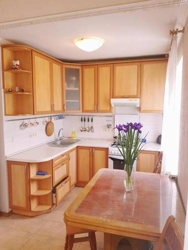 Квартира -студія вул. Героїв Севастополя 46/17 поруч НАУ клініка Шалімова швидкістний трамвай Ж/Д вокзал аеропорт Жуляни