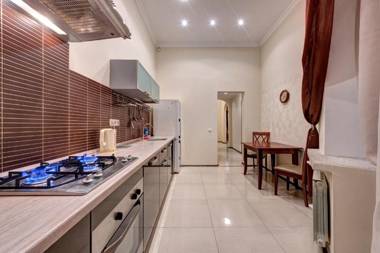 Four bedroom apartment near the NSC Olympic