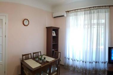 Kyiv TOP LOCATION 60m2 apt in old city fast WIFI selfchekin