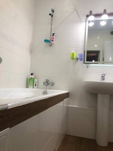 Уютная 2х комнатная квартира возле м.Академгородок