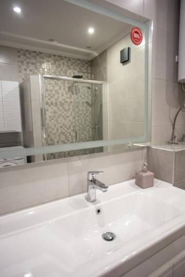 Ultra Lux 3 rooms Apartment near Arena City