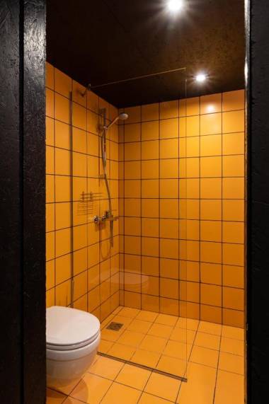 Globe Runner Hotel & Hostel