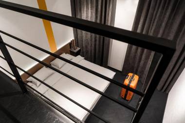 Globe Runner Hotel & Hostel