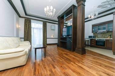 View apartment on the main street Khreshchatyk 17