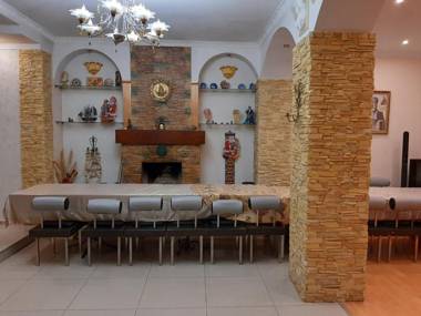 Куренiвський Двiр