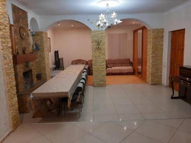 Куренiвський Двiр