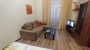 One-room. 5a Baseina str. Near Kreshchatik. Centre