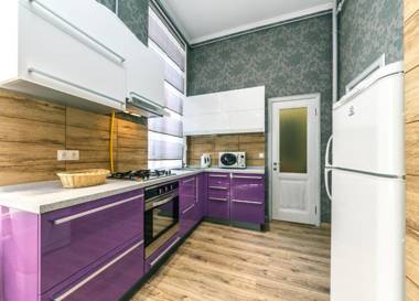 One bedroom. 6 Zankovetskoi St. Near a Khreschatyk