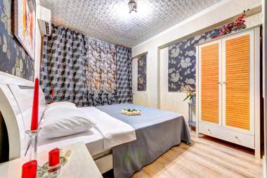 Four-room apartment near the Opera of Ukraine