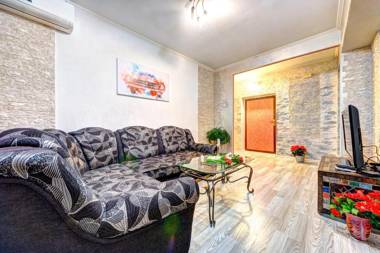 Four-room apartment near the Opera of Ukraine