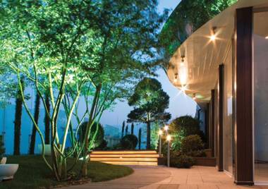 Luxury for business & pleasure Royal 2