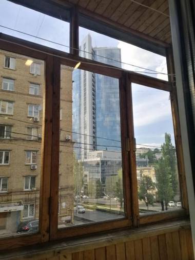 Бульвар Леси Украинки 10