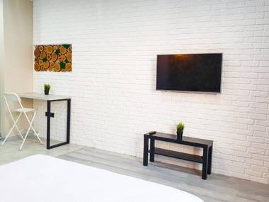 Новая дизайнерская квартира 5 мин пешком м Бориспольская м Вырлица