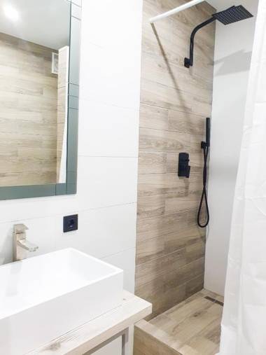 Новая дизайнерская квартира 5 мин пешком м Бориспольская м Вырлица