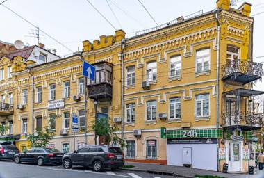 Luxury Upscale Apartments On Maydan