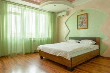 Big studio apartment near River Mall