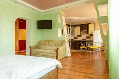 Big studio apartment near River Mall