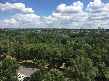 Flatsy at Botanichniy Sad underground