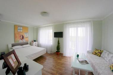 Flatsy at Botanichniy Sad underground