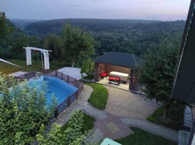 Rodynnyi Maietok Family Estate