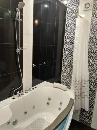 Home in Center with jacuzzi