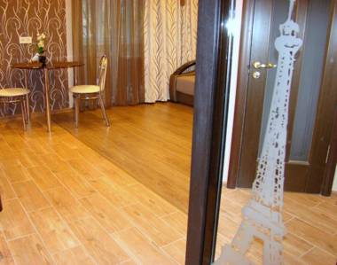 Kvartira-studio na prospekte Aleksandra Polia "Parizh" (Studio apartment on Oleksandra Polia "Paris")