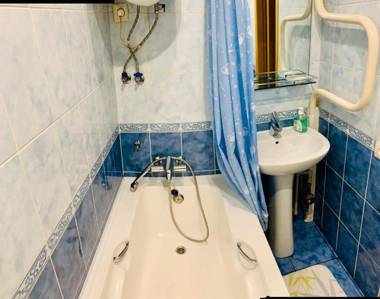 Apartment in downtown Апартаменти в центрі на набережній Дніпра