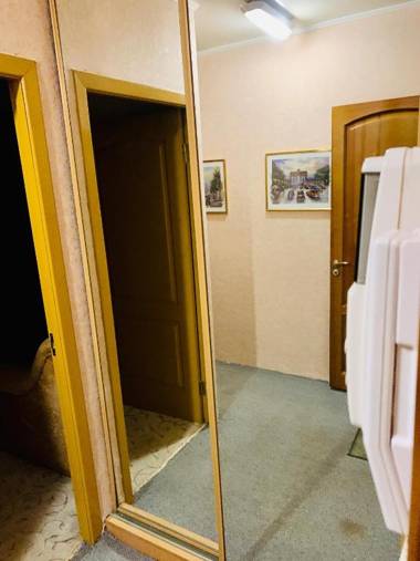 Apartment in downtown Апартаменти в центрі на набережній Дніпра