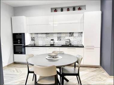 Most City area 2-bedroom Lux Ekaterinoslav square