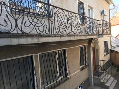 Pelican Guest House & Apartments