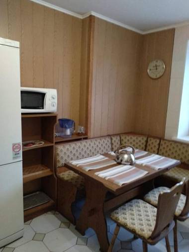 4-x Apartments Center Wi-Fi с 3-мя спальнями 95м2