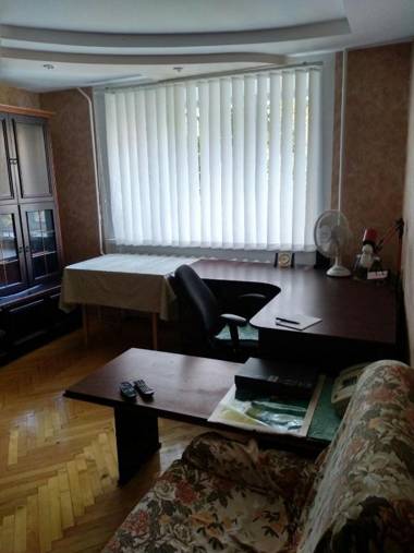 4-x Apartments Center Wi-Fi с 3-мя спальнями 95м2