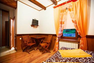 12 Місяців - Травень басейн з підігрівом