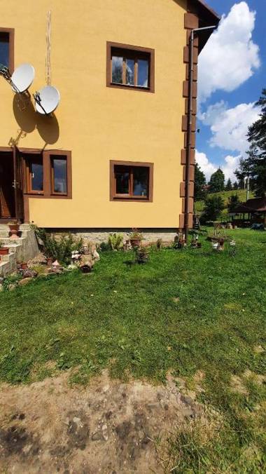 Gostyniy Dvir PetrovSki