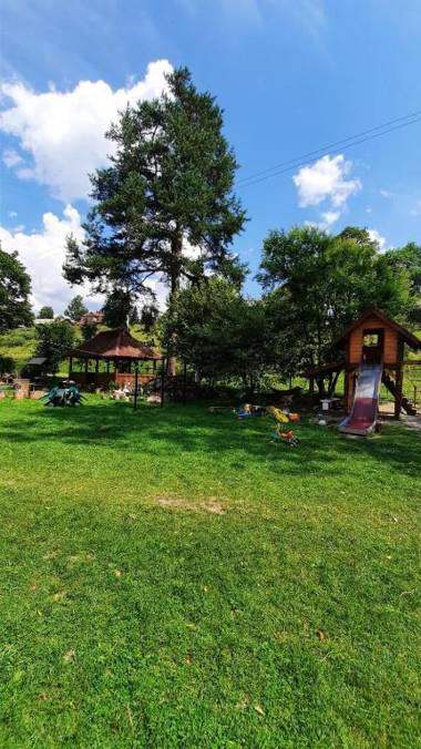 Gostyniy Dvir PetrovSki