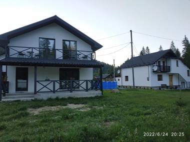 U Anastasii i Sofii bilya richki