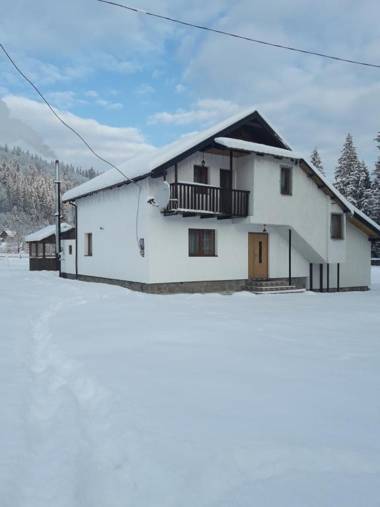 U Anastasii i Sofii bilya richki