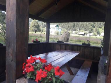 U Anastasii i Sofii bilya richki