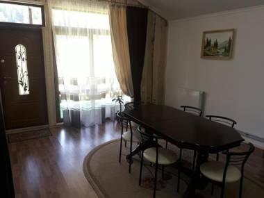 U Anastasii i Sofii bilya richki