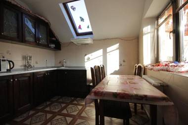 Садиба АнноМарі - відпочинок в Карпатах котедж Яремче