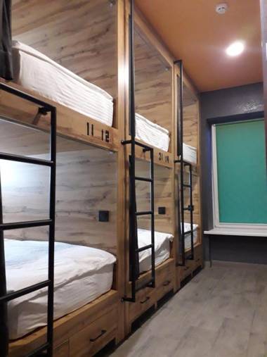 Full House Hotel & Capsule Hostel Rivne