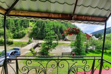 Окремі апартаменти на 8 чоловік Садиба У Ані