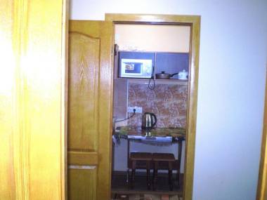 НЕБОЛЬШАЯ 2 комн квартира центр Николаева Соборная-Макарова Макдональдс 4 дивана 2 этаж Wi-Fi