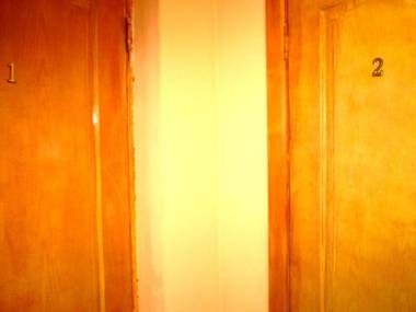 НЕБОЛЬШАЯ СТУДИЯ центр Николаева на Соборной-Макарова Макдональдс диван и кресло 2 этаж Wi-Fi