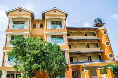 Tropical Suites Hotel