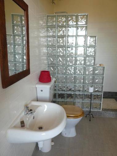 Pineapple Guest House Entebbe