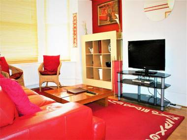 Hartland Apartments - near Cliffs Pavilion