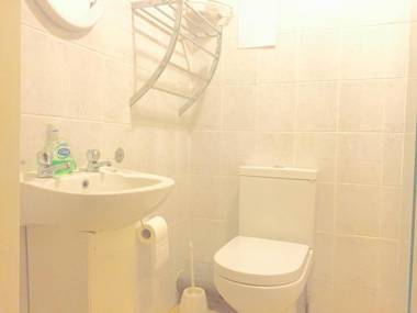 Southend Inn Hotel - Close to Beach Train Station & Southend Airport