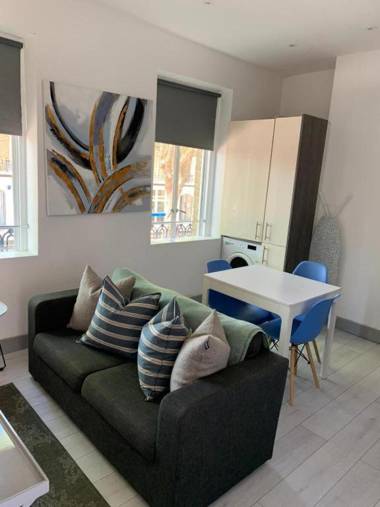 Beautiful 2-Bed Apartment in Southend-on-Sea