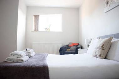 Large 1st Floor Open Plan Apartment